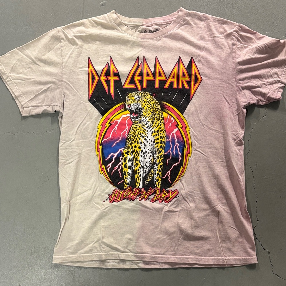 Def Leppard Graphic Tee - Pink